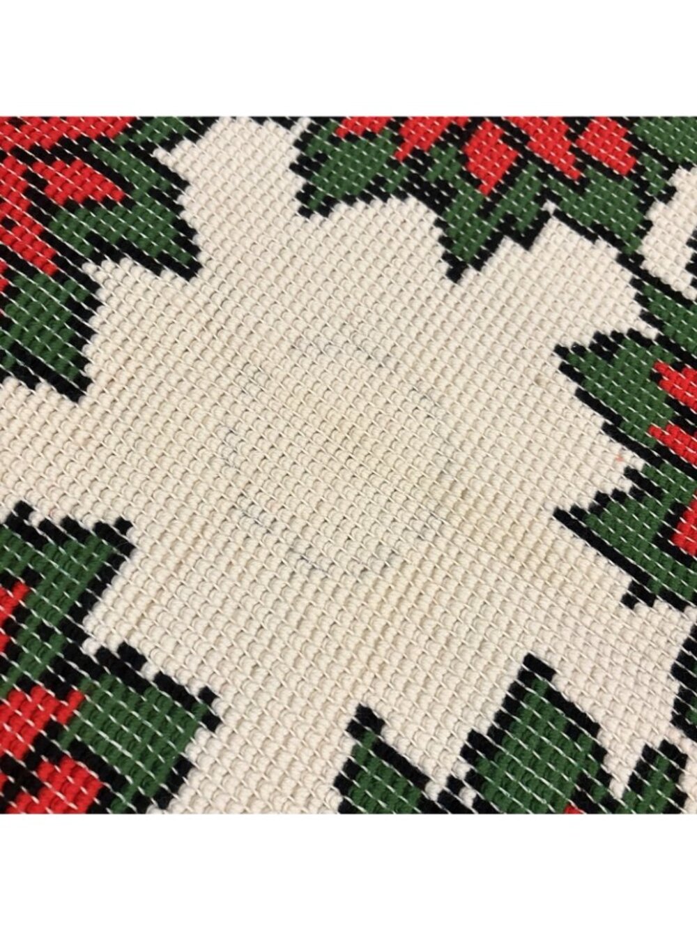 Finished Bucilla Latch Hook Hooked Tree Skirt Rug Poinsettia Christmas 39"W 1970 - Picture 3 of 4
